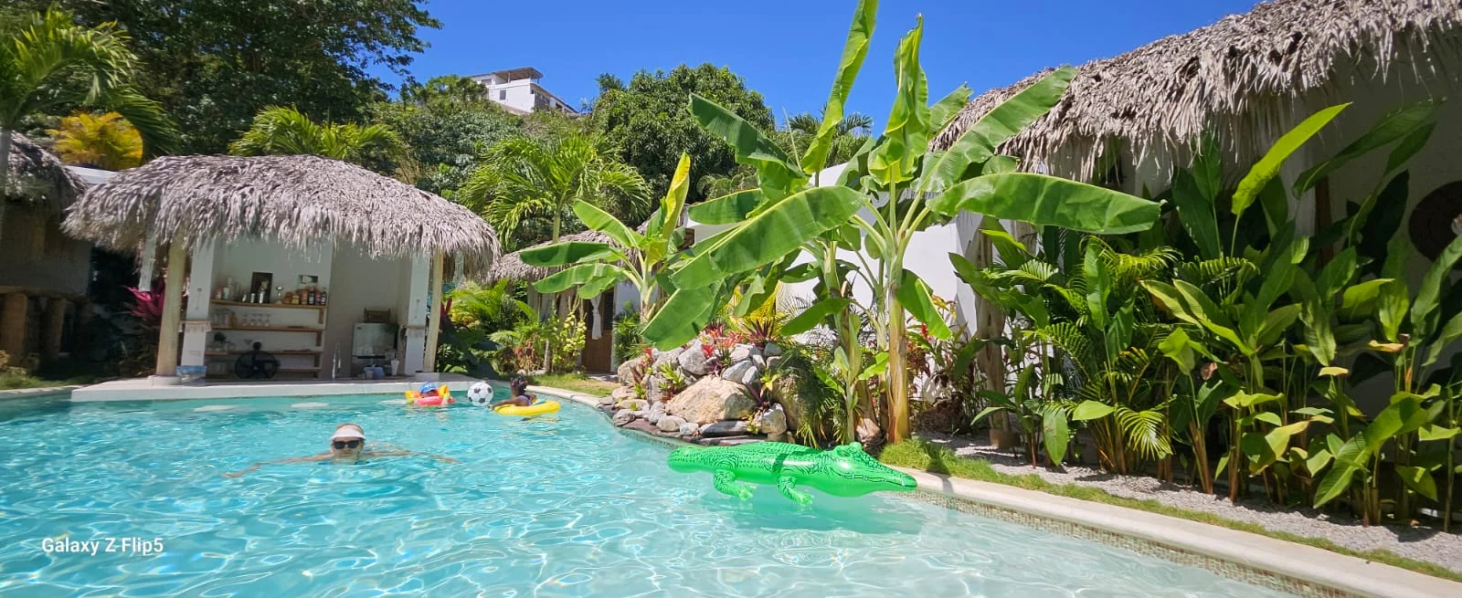 PAR 4 MINIS VILLAS / GROUP GETAWAY 4 PRIVATE MINIS VILLAS ET POLL ACCESS