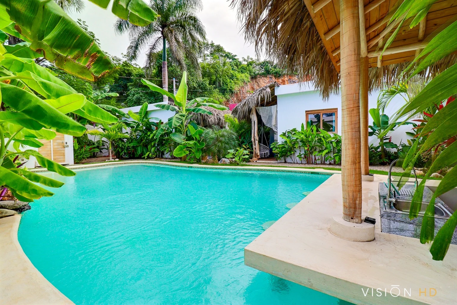 PAR 4 MINIS VILLAS / GROUP GETAWAY 4 PRIVATE MINIS VILLAS ET POLL ACCESS
